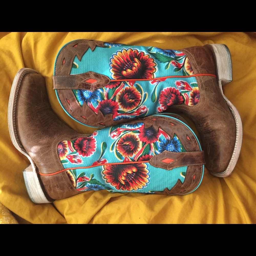 Ariat floral boots size 8.